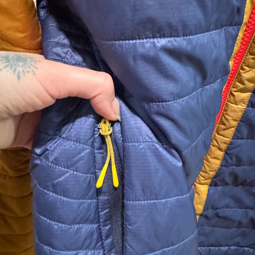Cotopaxi Women’s Gold and Blue Hooded Down Jacket - Picture 6 of 13